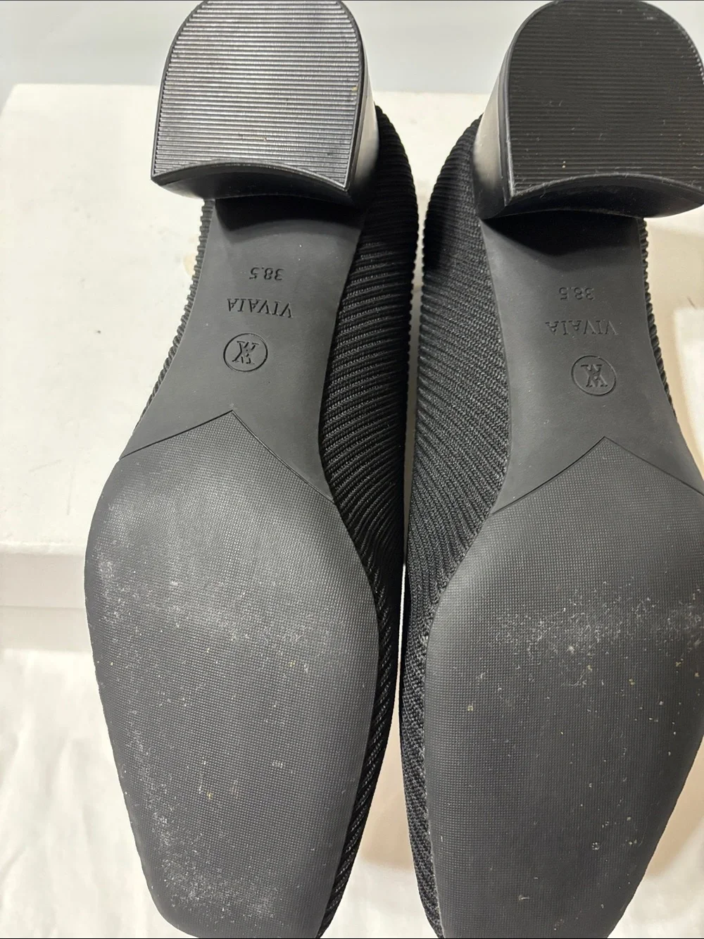 Vivaia Black Ribbed Square-Toe Heels